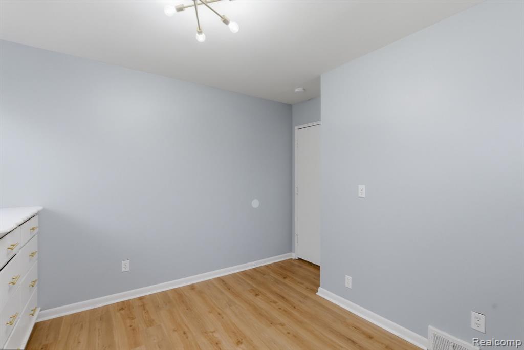 57 W Elmwood Avenue, Clawson, MI — Photo 19