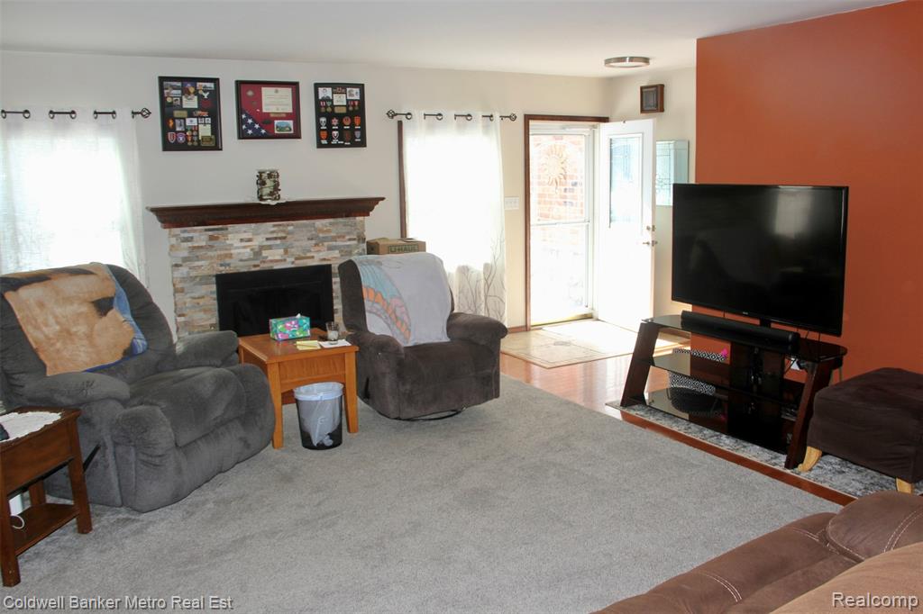 4092 Woodstock Road, Waterford, MI 48328 — Photo 24