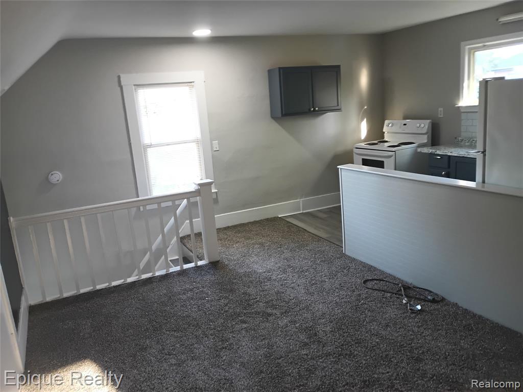 949 Boston Avenue, Waterford, MI 48328 — Photo 9