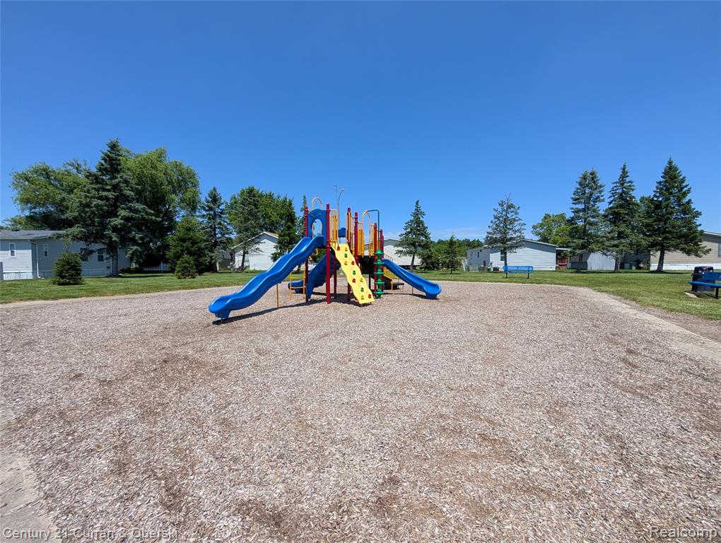 29319 Maple, Flat Rock, MI 48134 — Photo 16