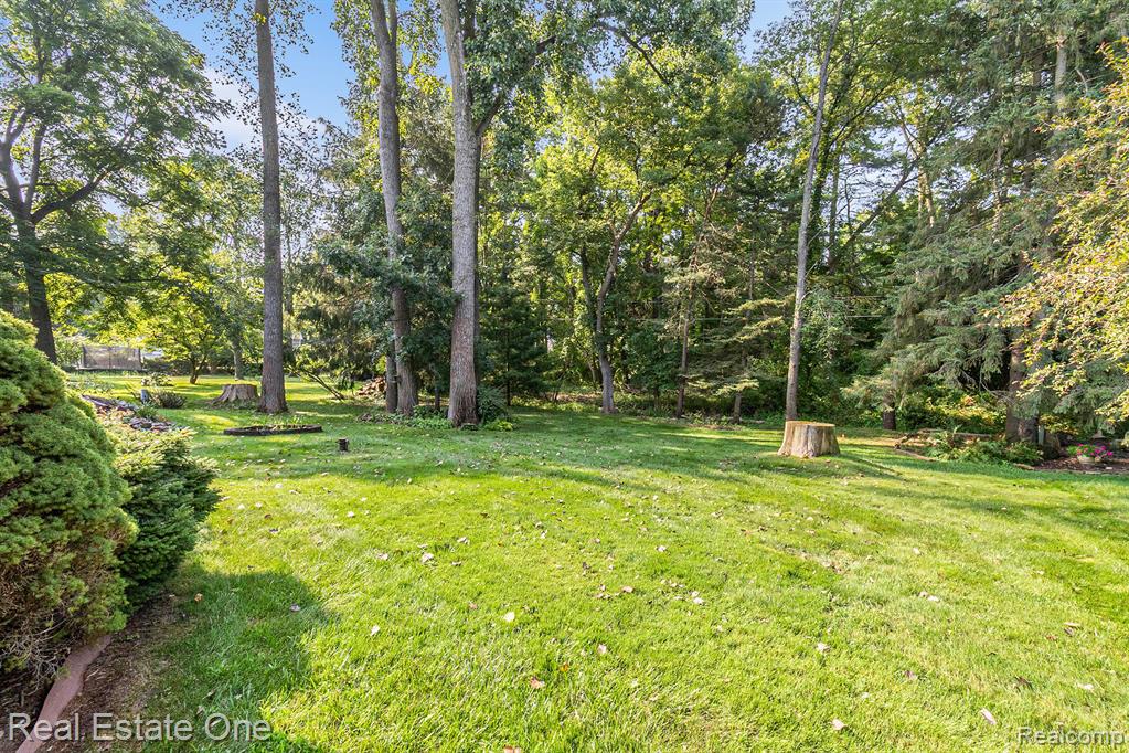 4255 Petrel Court, Highland, MI — Photo 28