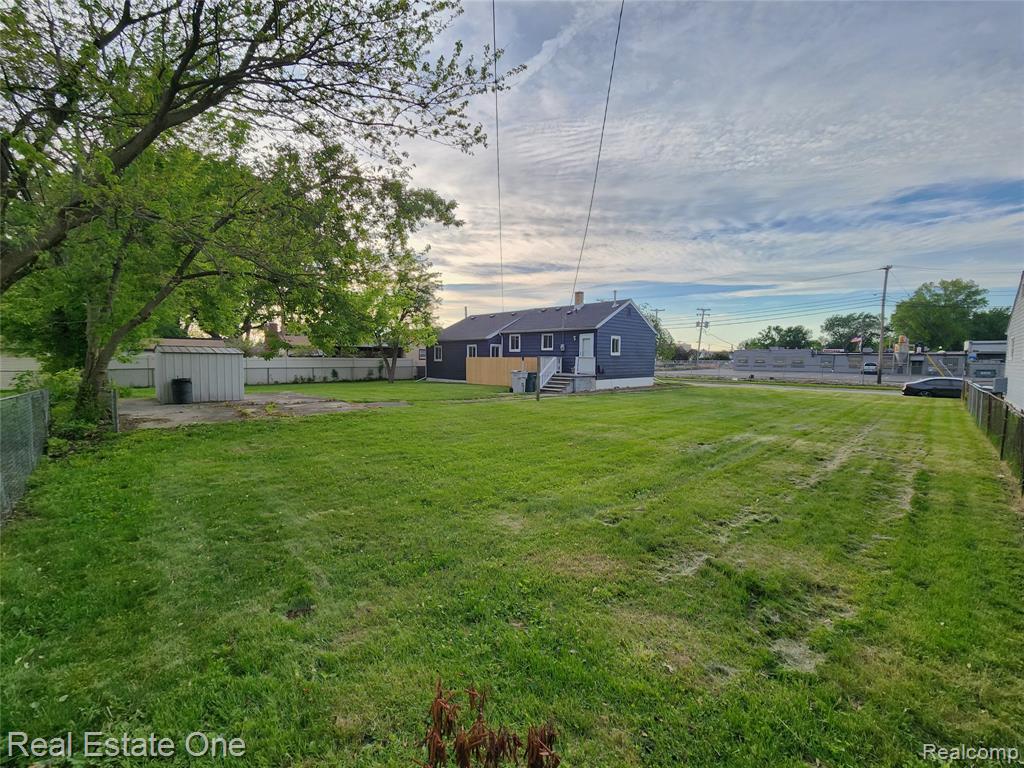 1574 E Woodruff Avenue, Hazel Park, MI 48030 — Photo 4