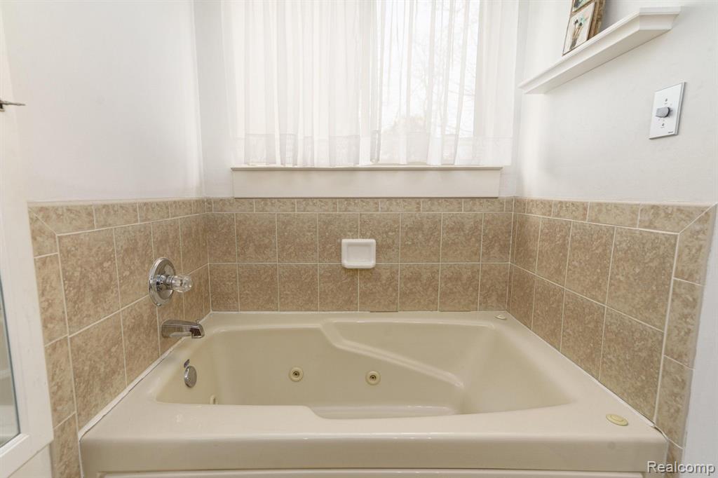230 E Elizabeth Street, Lake Orion, MI 48362 — Photo 42