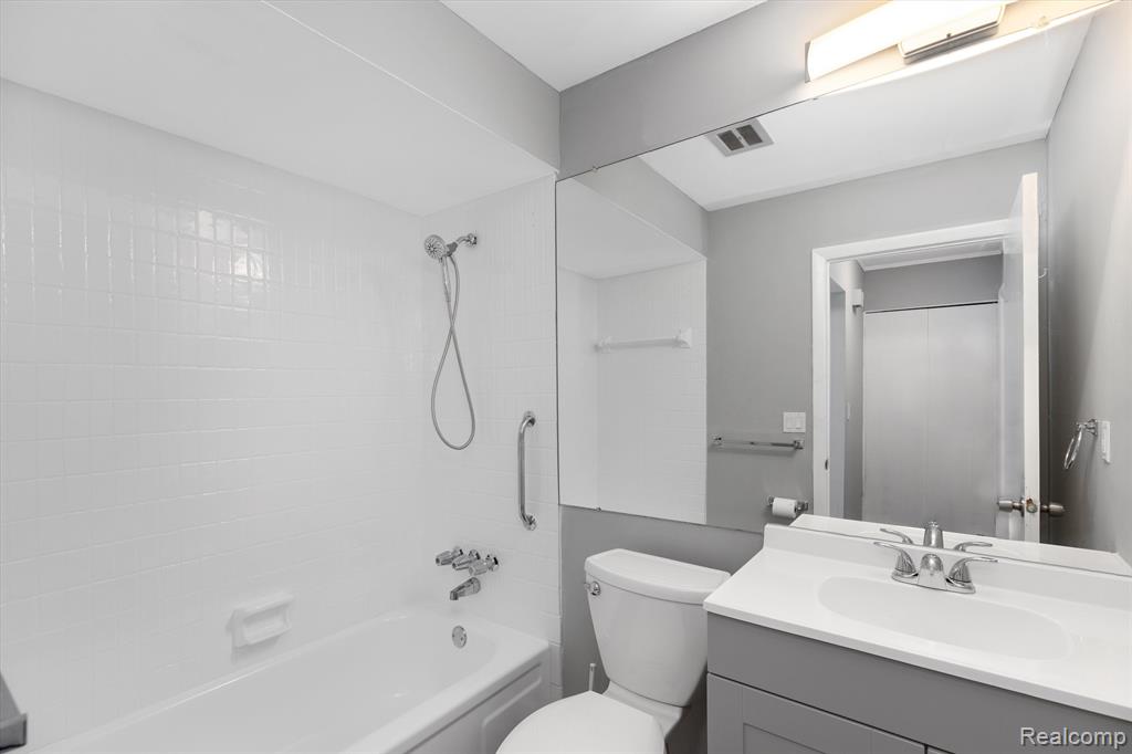 40160 NEWPORT Drive, Plymouth, MI 48170 — Photo 14