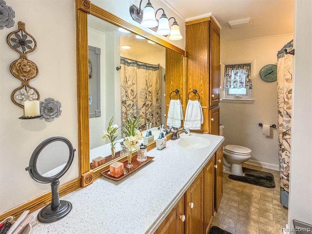 9032 W BRISTOL Road, Swartz Creek, MI 48473 — Photo 25