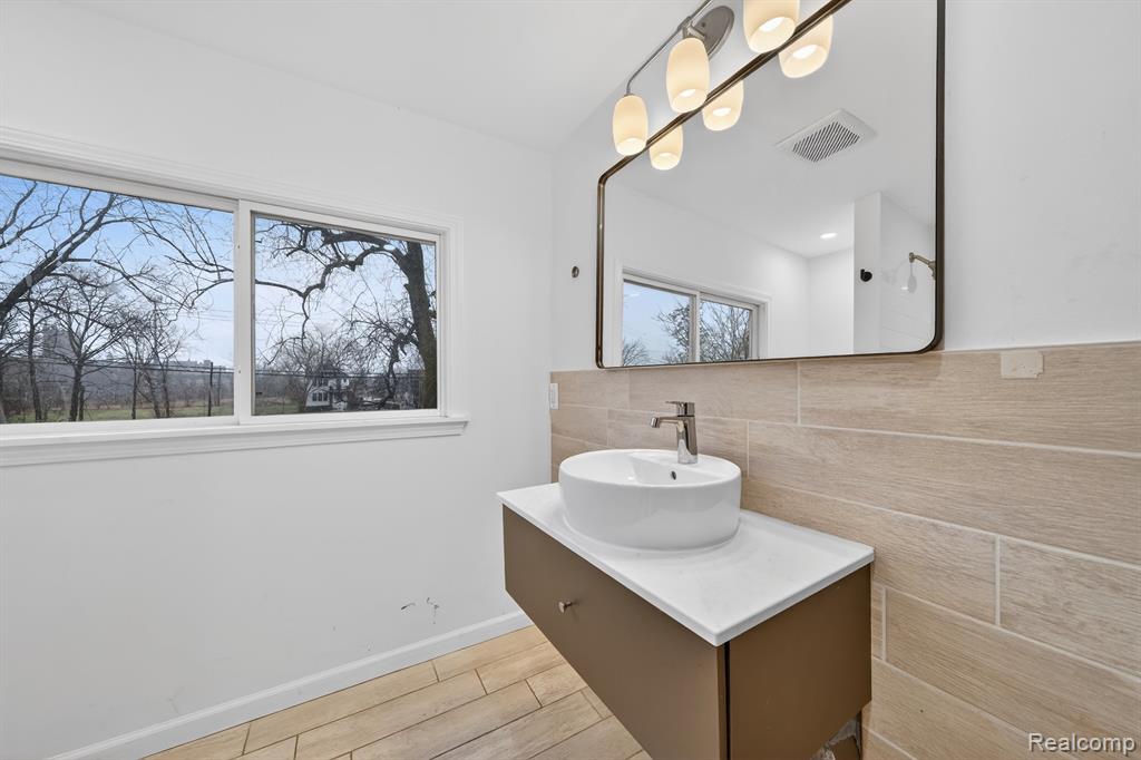 9290 Wildemere Street, Detroit, MI 48206 — Photo 9