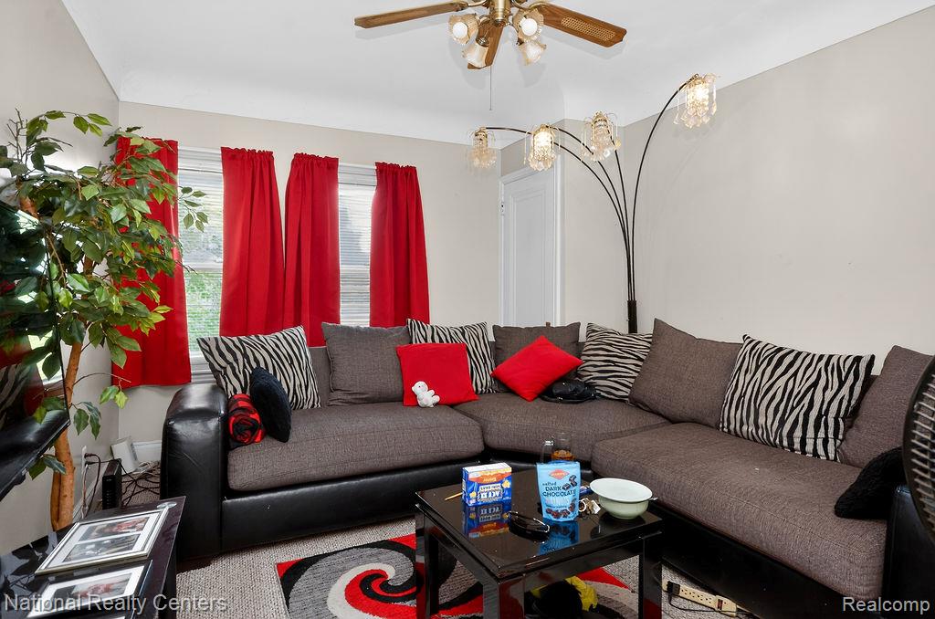 15105 Maplewood Avenue, Eastpointe, MI 48021 — Photo 17