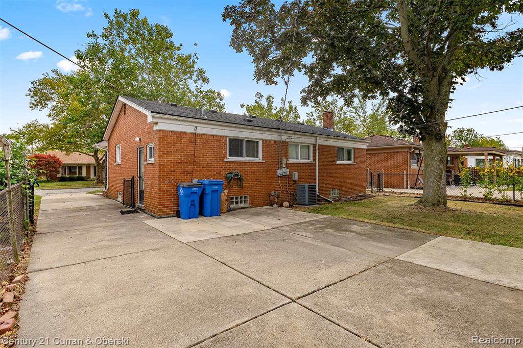 6701 ROSEMARY Street, Dearborn Heights, MI 48127 — Photo 25