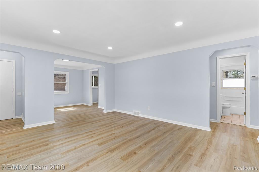 21171 Westhampton Street, Oak Park, MI 48237 — Photo 9