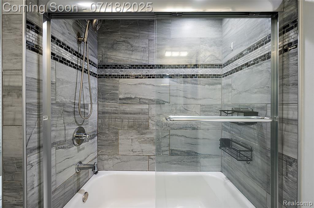 4152 Bloomfield Drive, Sterling Heights, MI 48310 — Photo 37