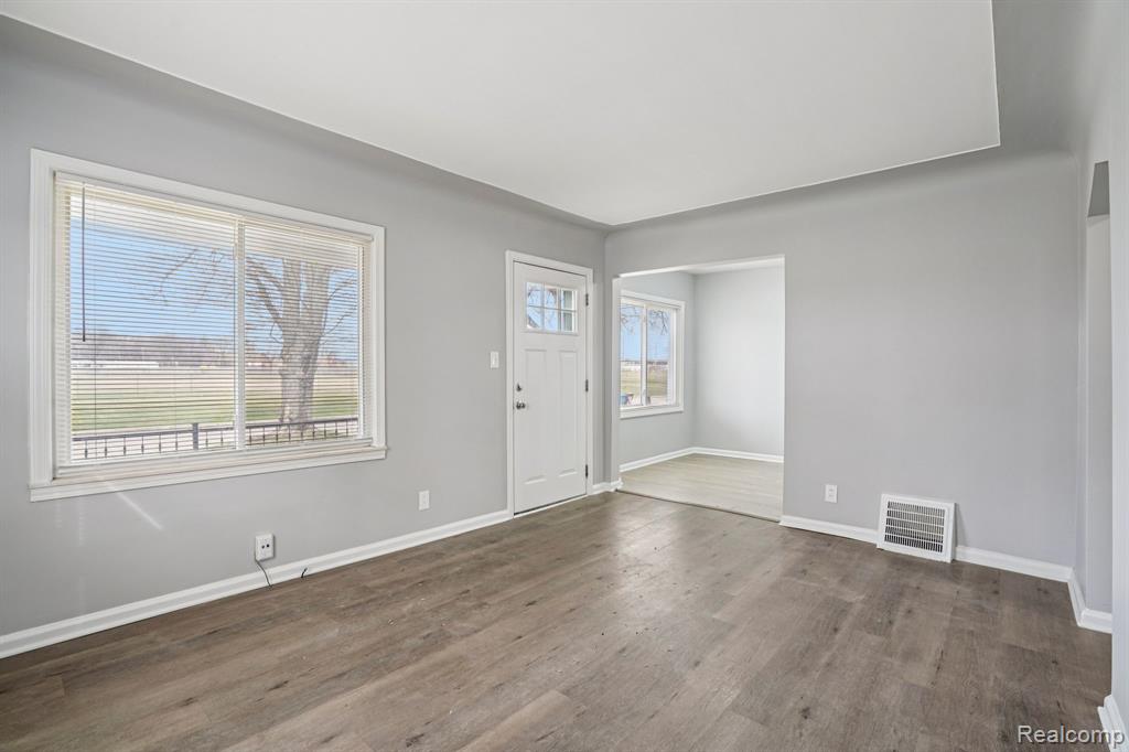 3963 S Hubbard Street, Wayne, MI 48184 — Photo 6