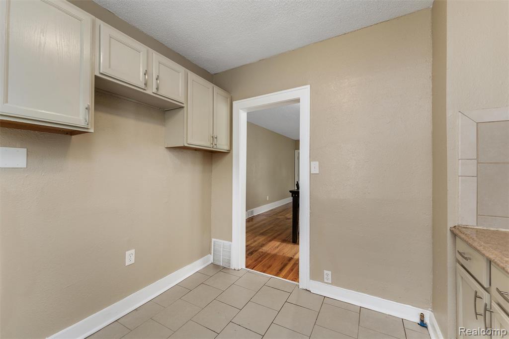 15853 Santa Rosa Drive, Detroit, MI 48238 — Photo 9
