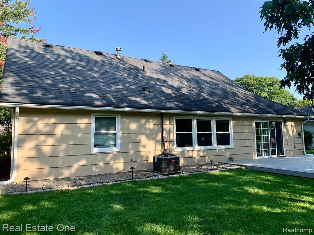 4757 HYDE PARK Drive, Troy, MI 48085 — Photo 18