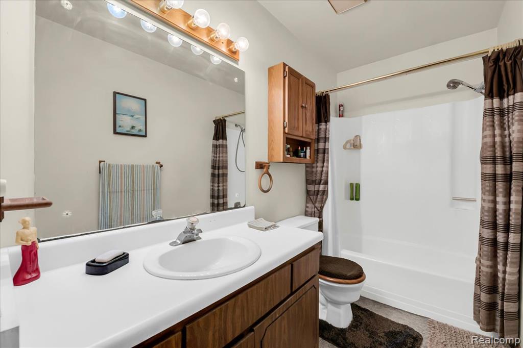 6332 Windham Place, Grand Blanc, MI 48439 — Photo 23