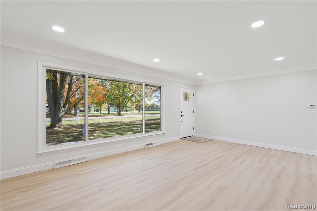 241 Raleigh Place, Lennon Vlg, MI 48449 — Photo 8