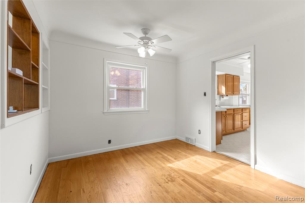 8255 Kinmore Street, Dearborn Heights, MI 48127 — Photo 8