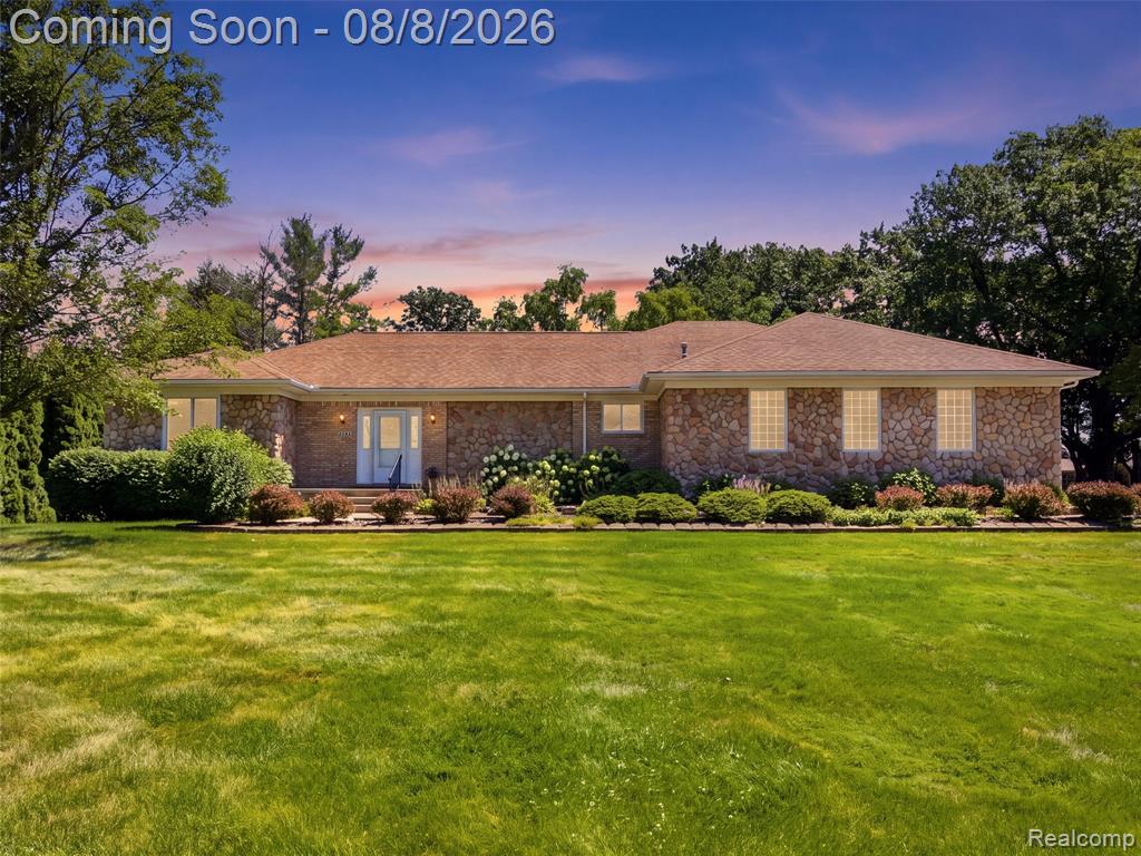 38244 W Horseshoe Drive, Clinton Twp, MI 48036