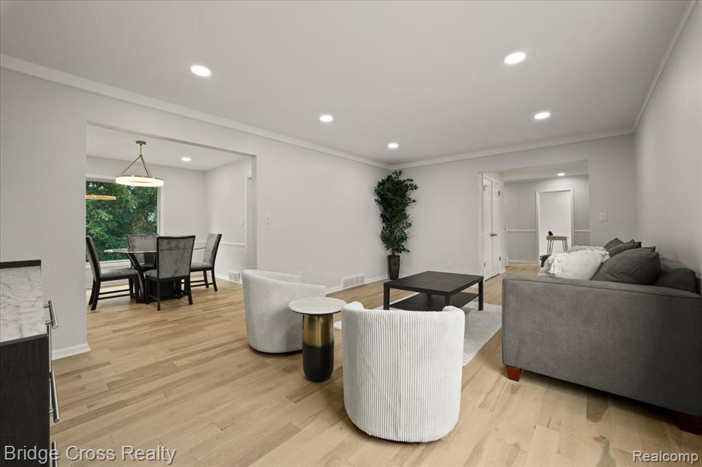 655 S Spinningwheel Lane, Bloomfield Hills, MI 48304 — Photo 9