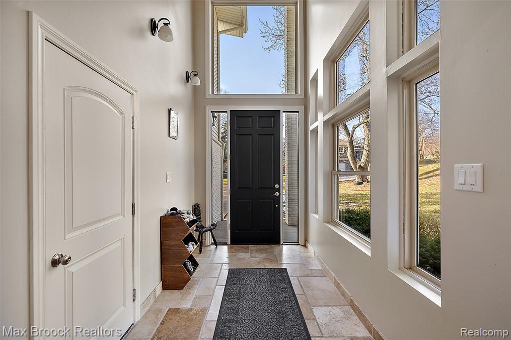 5645 Eastman Boulevard, West Bloomfield, MI 48323 — Photo 2