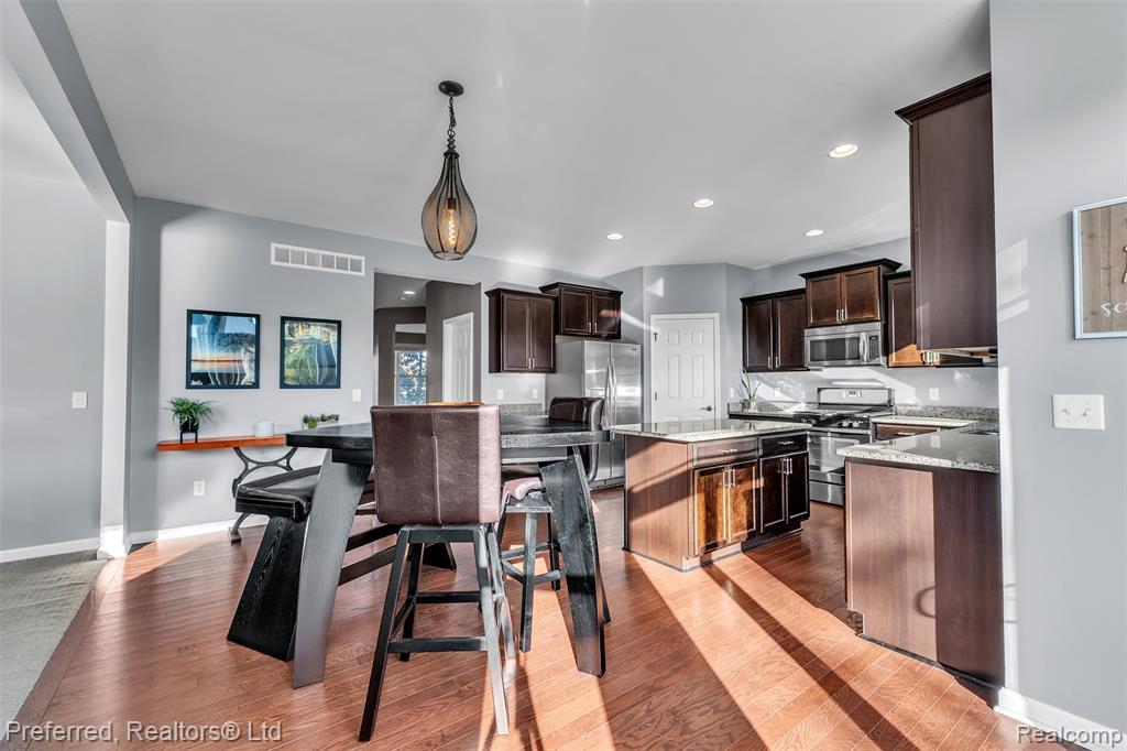 28430 Oakmonte Circle E, New Hudson, MI 48165 — Photo 22