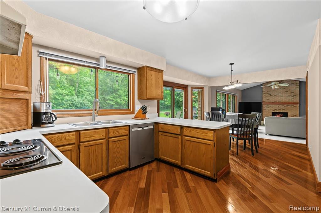 47126 Cider Mill Drive Drive, Novi, MI — Photo 8