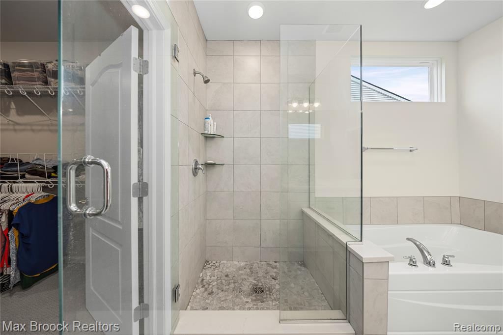 30153 TURTLE CREEK CIRCLE, New Hudson, MI 48165 — Photo 24