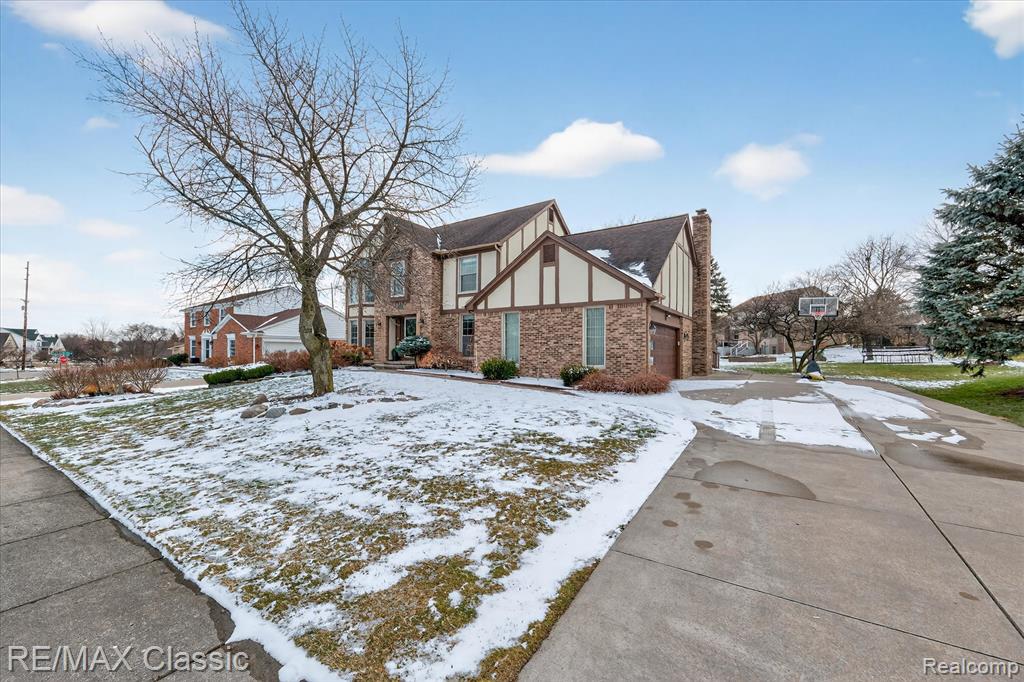 9377 Pineview Drive, Plymouth, MI 48170 — Photo 2