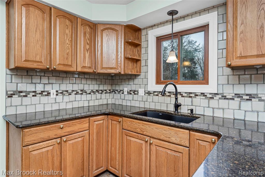 6335 Thorneycroft Drive, Shelby Twp, MI 48316 — Photo 12