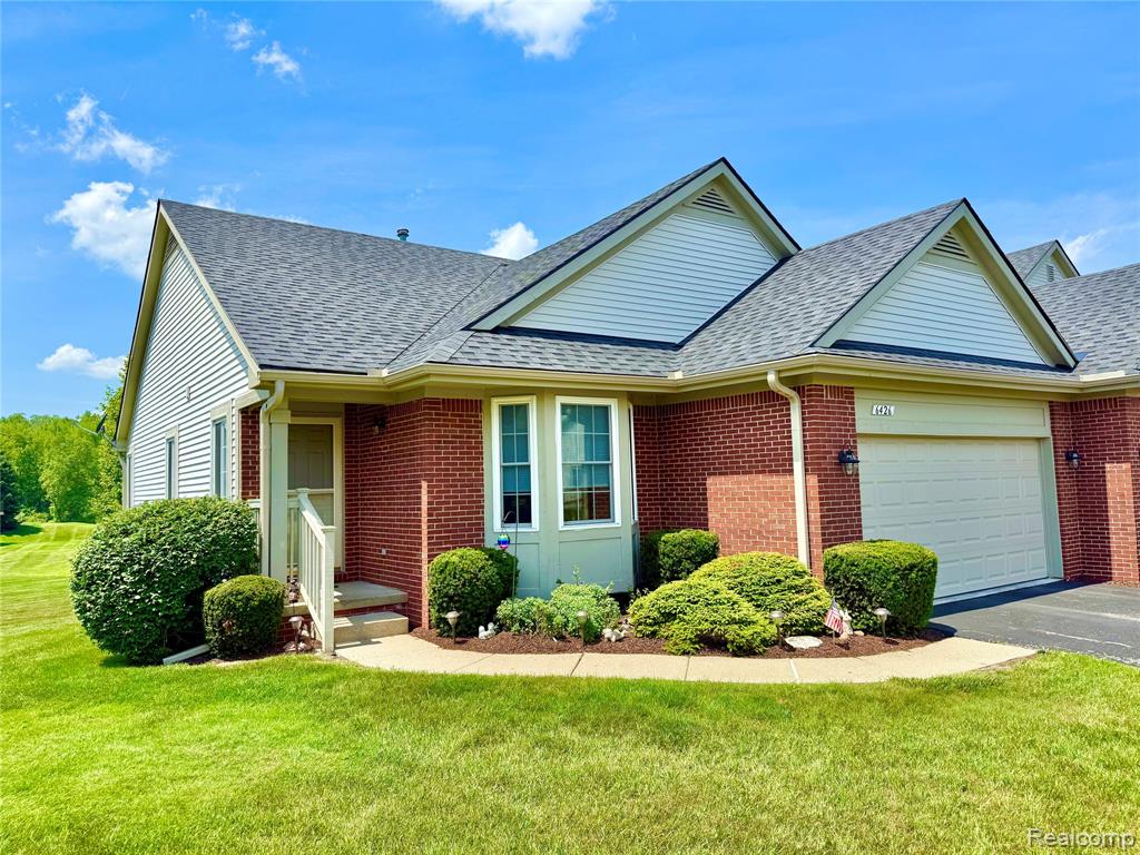 6426 Club Court W, Grand Blanc, MI 48439 — Photo 2