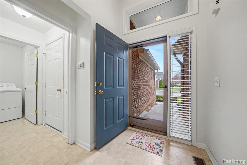 45467 Coachfort Drive, Macomb, MI 48044 — Photo 4