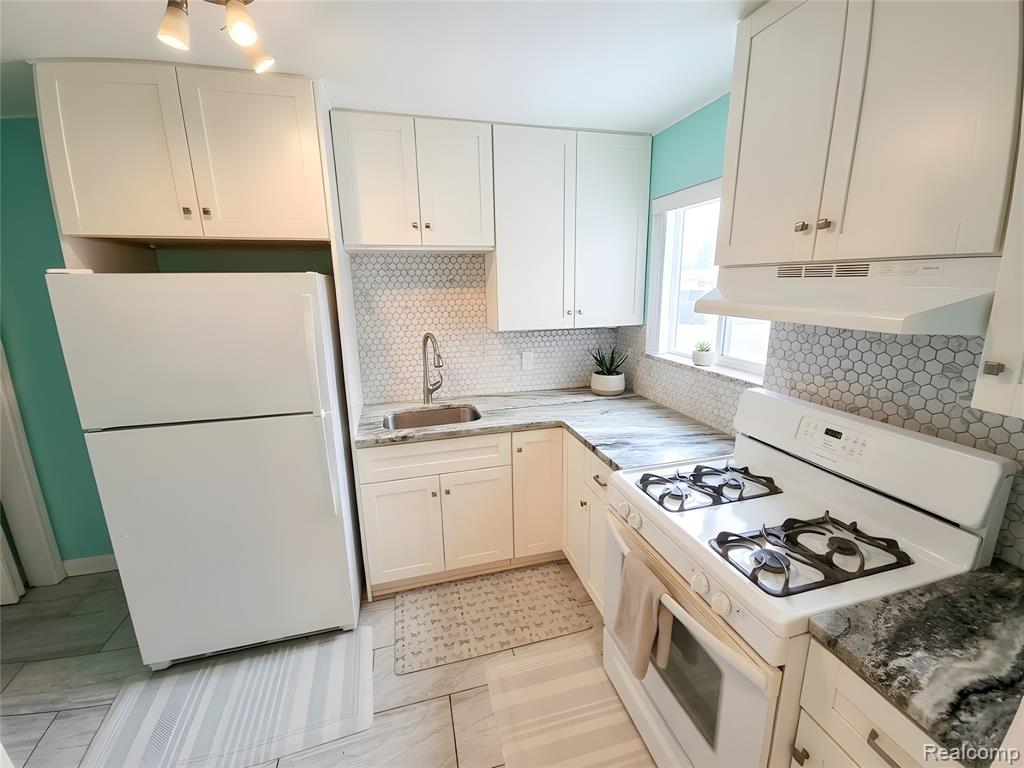 9921 Middlebelt Road, 32, Livonia, MI 48150 — Photo 5