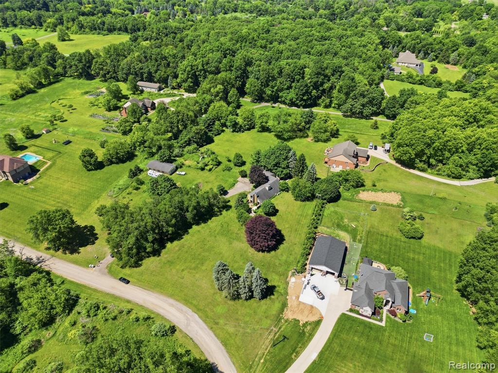 4554 Mystic Hills Circle, Milford, MI 48380 — Photo 57