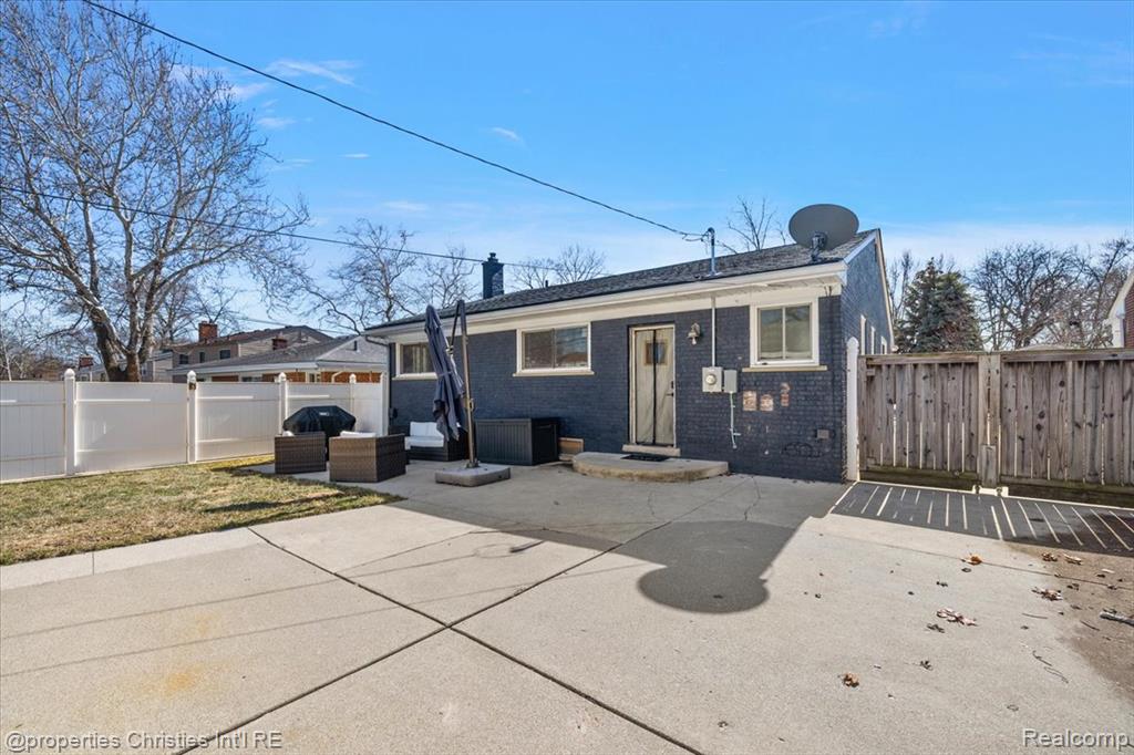 816 W Baker Avenue, Clawson, MI — Photo 53