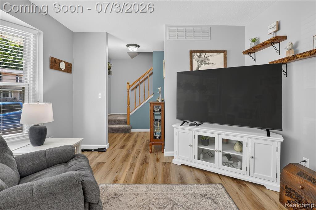 13274 Lake Point Boulevard, Belleville, MI 48111 — Photo 9