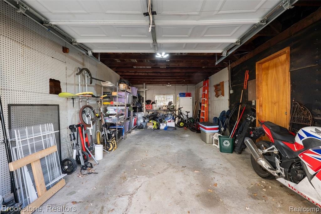 800 E BERNHARD Avenue, Hazel Park, MI 48030 — Photo 24