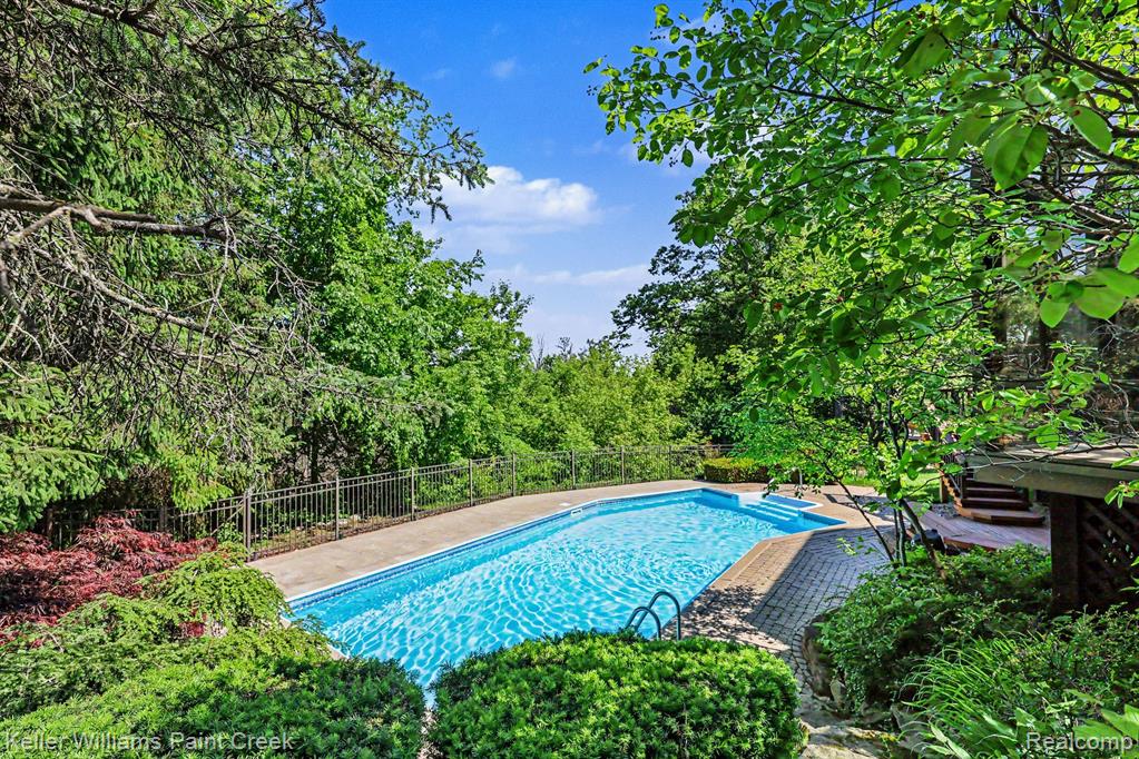 1432 Oakmont Court, Lake Orion, MI 48362 — Photo 24