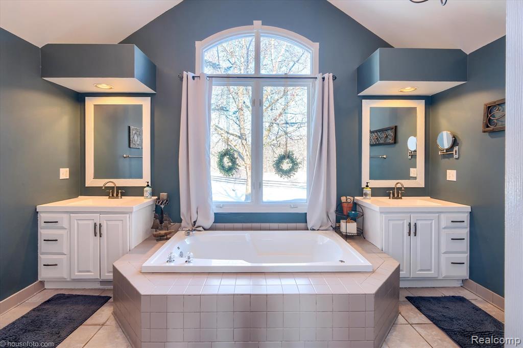 2051 E Oakwood Road, Oxford, MI 48370 — Photo 33