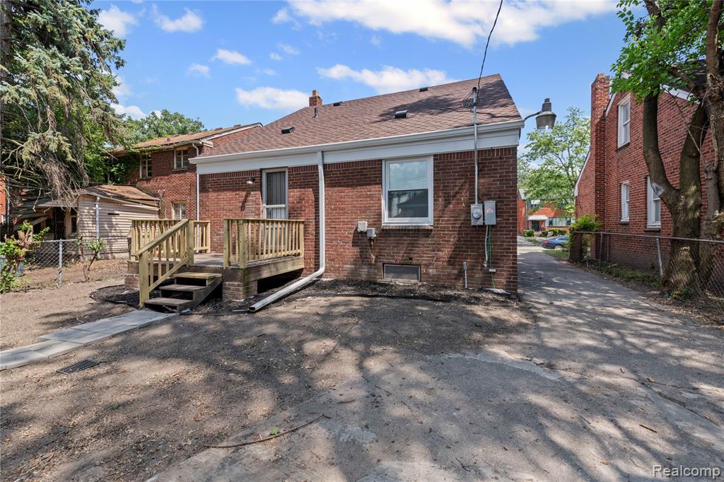 18243 Freeland Street, Detroit, MI 48235 — Photo 24