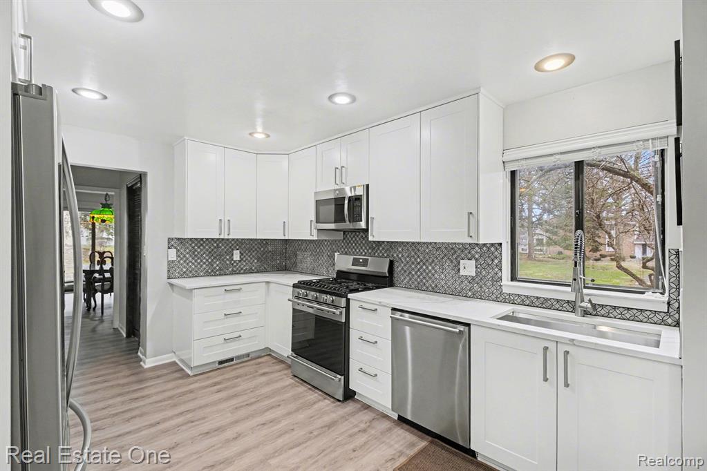 7329 Creek View Circle, West Bloomfield, MI — Photo 12