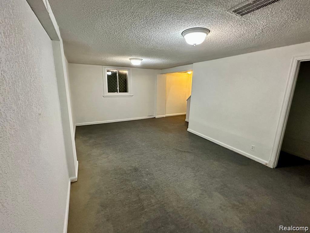 4302 SHERIDAN Drive, Royal Oak, MI 48073 — Photo 23