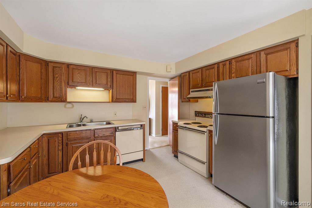 1210 Fairholme Road, Grosse Pointe Woods, MI 48236 — Photo 11