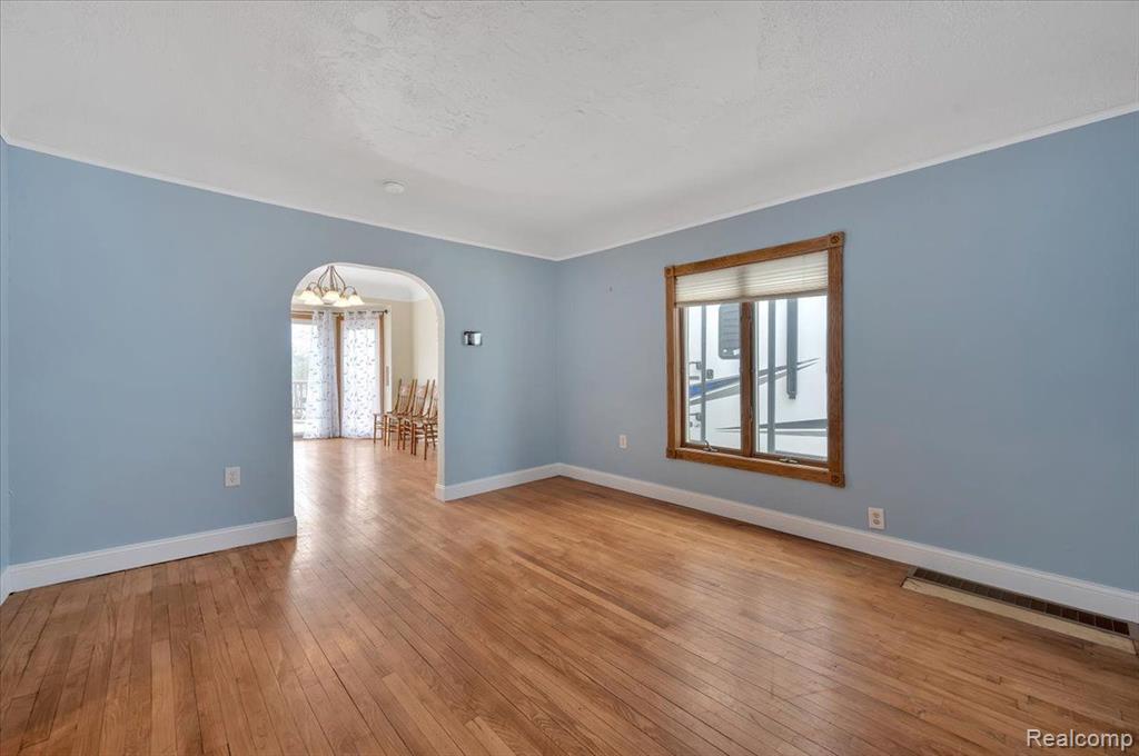10352 HEGEL Road, Goodrich Vlg, MI — Photo 6