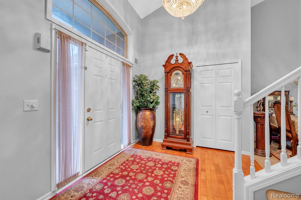 6133 LOCHMORE Drive, Commerce Twp, MI 48382 — Photo 9