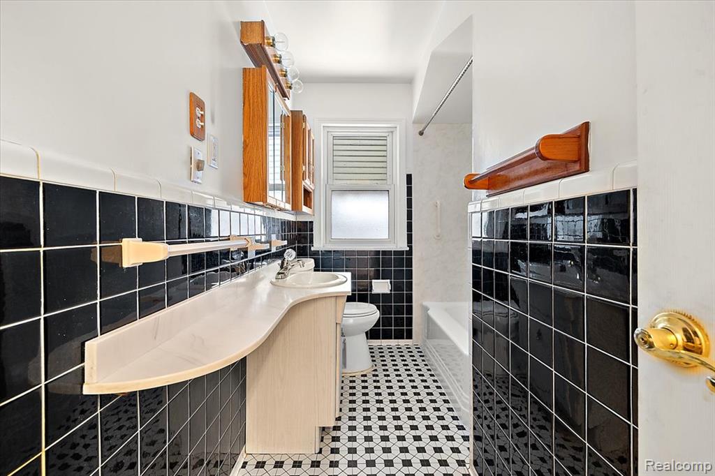 14001 Balfour Street, Oak Park, MI 48237 — Photo 20