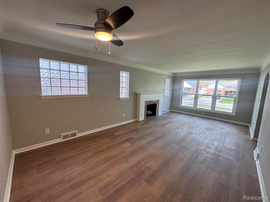 20910 Van Antwerp, Harper Woods, MI 48225 — Photo 6