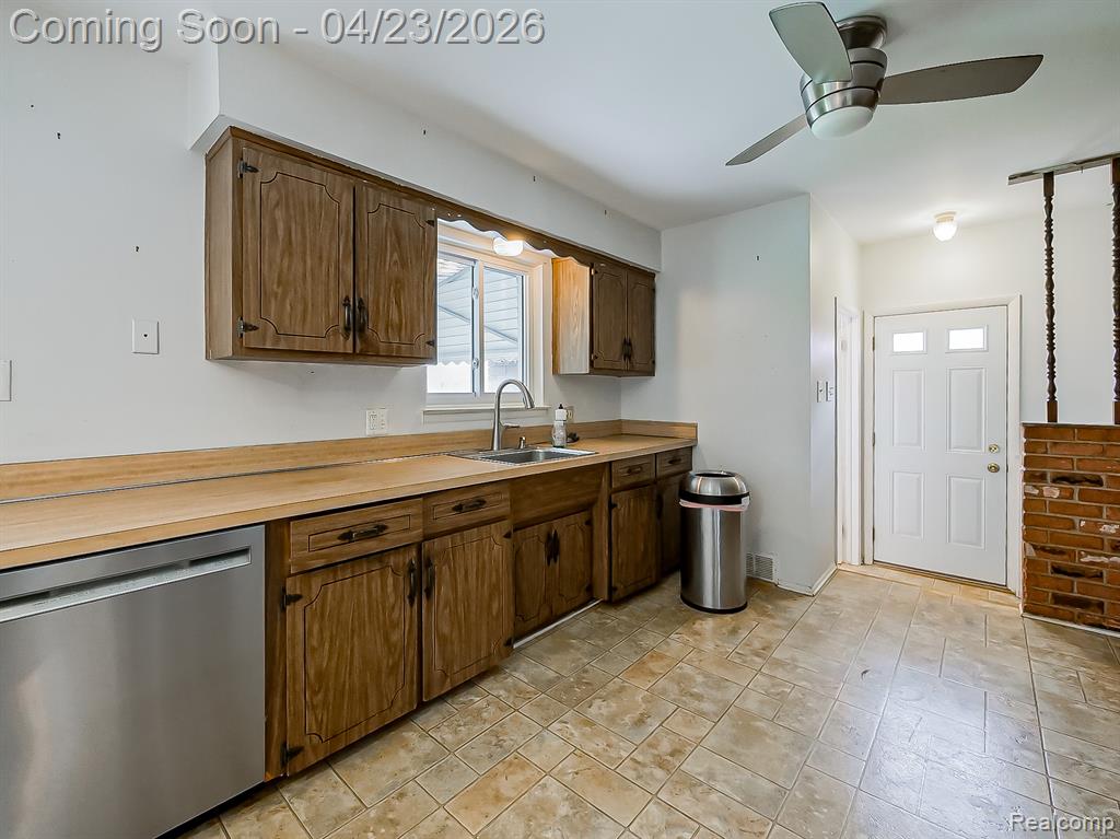 26177 Cunningham Drive, Warren, MI 48091 — Photo 8