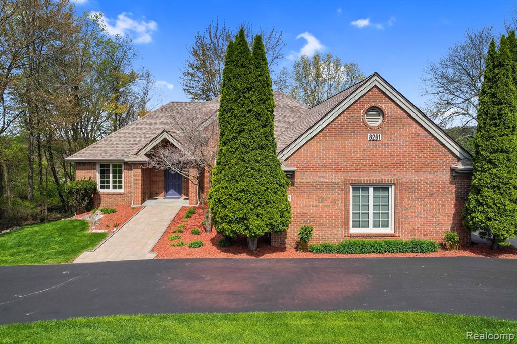 8261 STAGHORN Trail, Clarkston, MI 48348 — Photo 54