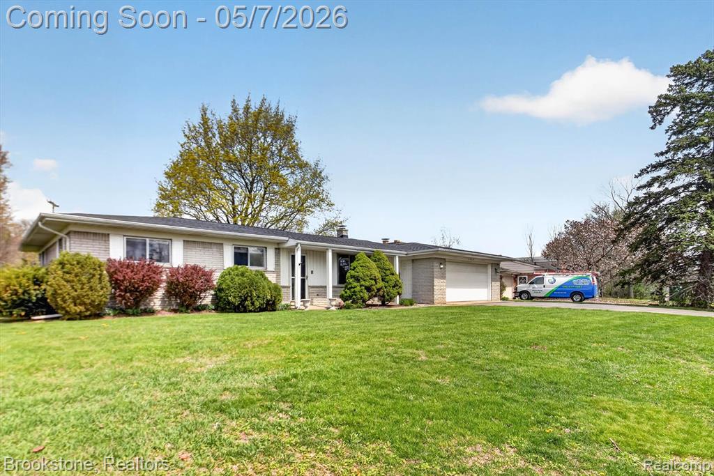2732 Lacota Road, Waterford, MI 48328 — Photo 2