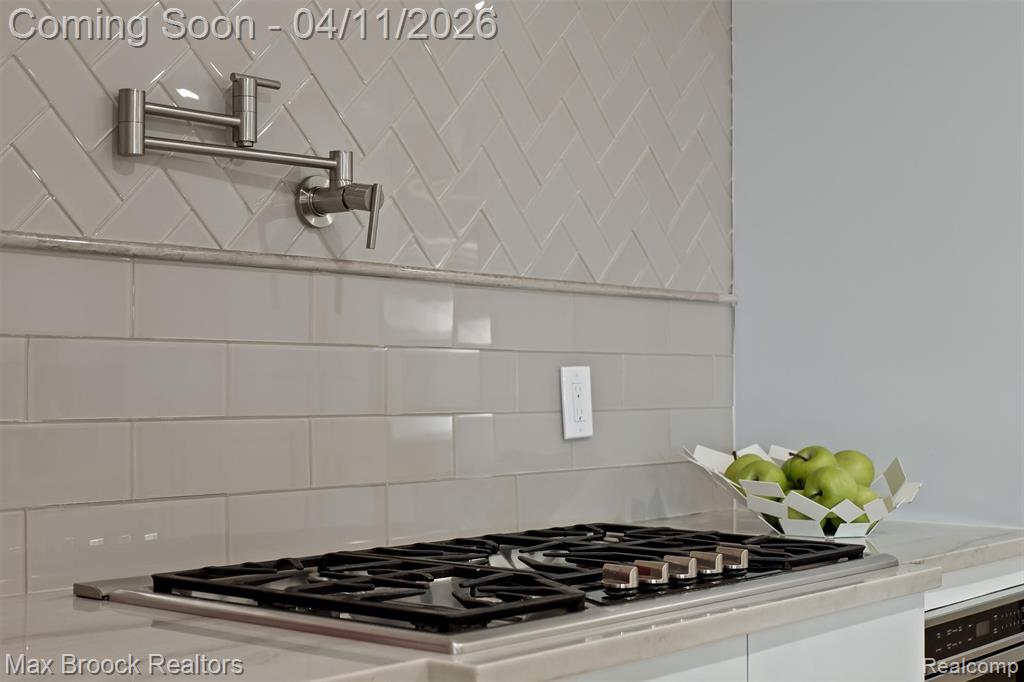 5190 Clarendon Crest Street, Bloomfield Hills, MI, 48302