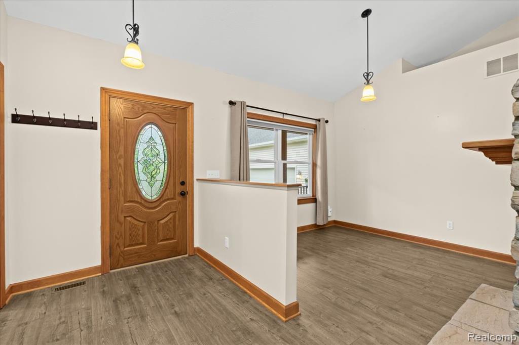 6318 MAPLE Avenue, Swartz Creek, MI 48473 — Photo 4